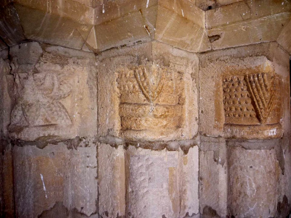Pobes - Iglesia de la Asunción de Nuestra Señora, portada 4