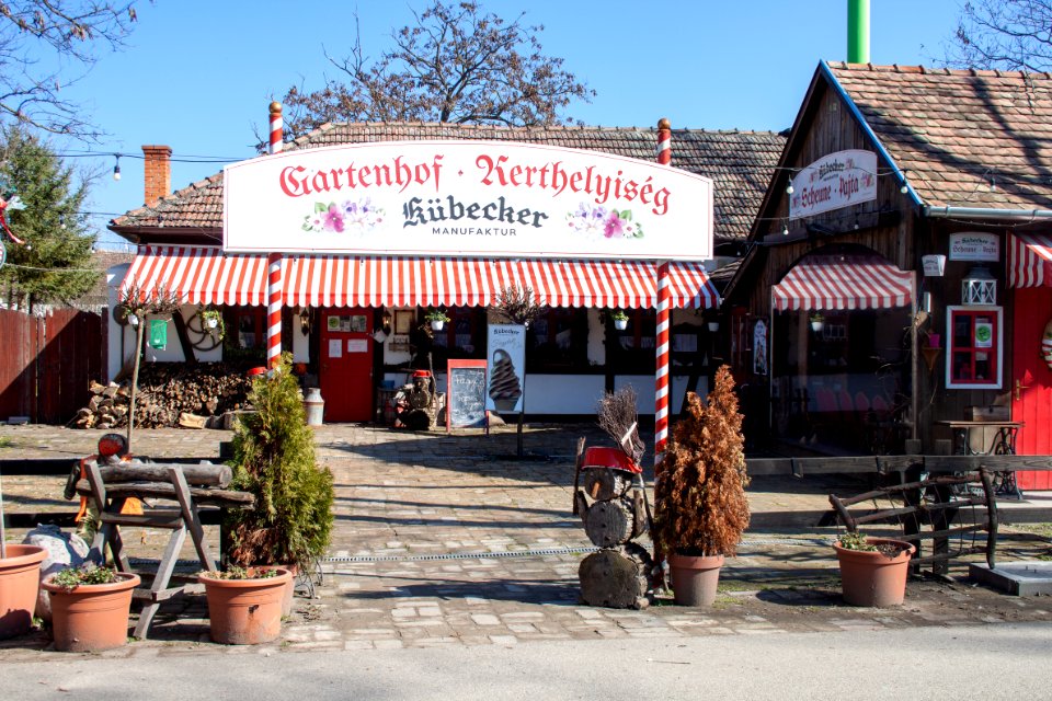 Petőfi square, Kübekháza - 4