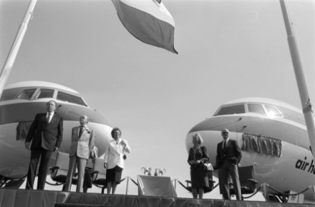 Podium voor twee vliegtuigen, Bestanddeelnr 934-4508