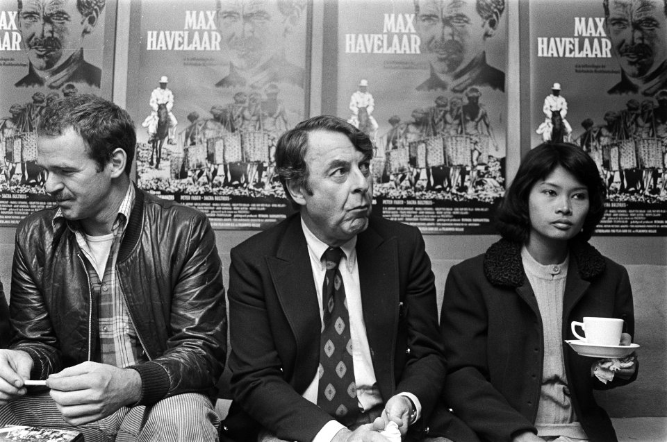Perspremiere Max Havelaar in City, v.l.n.r. Peter Faber (hoofdrolspeler), Fons, Bestanddeelnr 928-7662