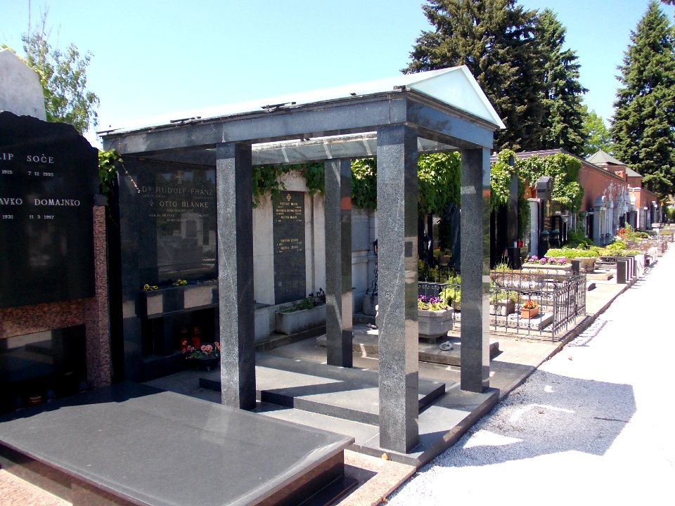 Pobrežje cemetery 17