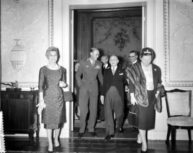 Peruvaanse president dr. Manuel Prado en echtgenote, Prins Bernhard en Koningin , Bestanddeelnr 911-0731