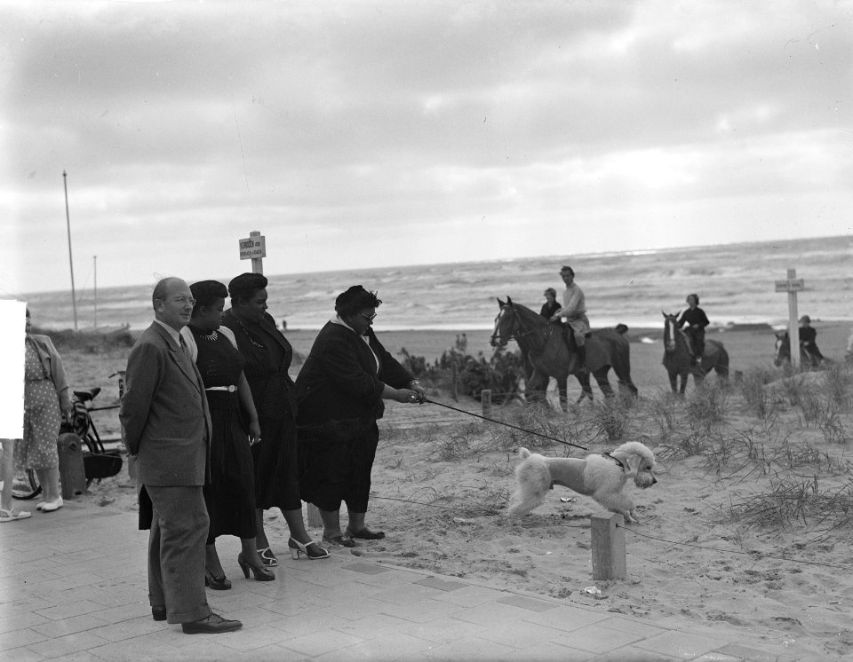 Peter Sisters 1000 jaar drie in Noordwijk, Bestanddeelnr 904-1116