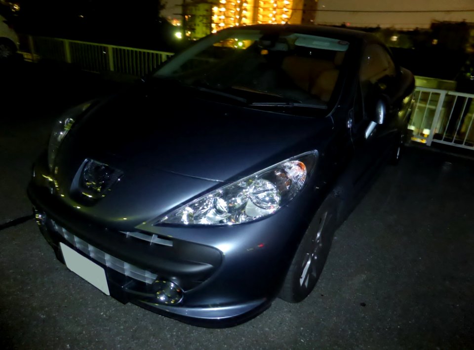 Peugeot 207CC at night front
