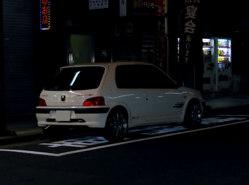 Peugeot 106 1.6 Rallye at night rear