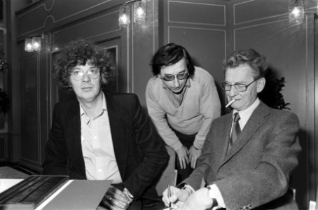 Peter van Straaten (links) en Simon Carmiggelt, Bestanddeelnr 930-1538