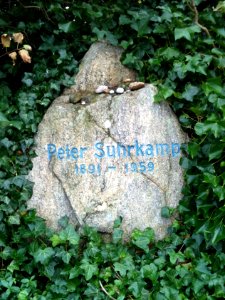 Peter Suhrkamp Grabstein Keitum