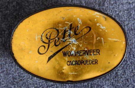 Pette cacaopoeder blik met japanse afbeelding, foto2