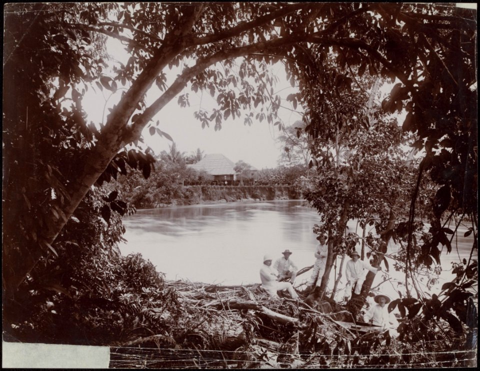 Poengei 1890 Groep Nederlandse planters bij een meer op de Oostkust van Sumat, Bestanddeelnr 857 20