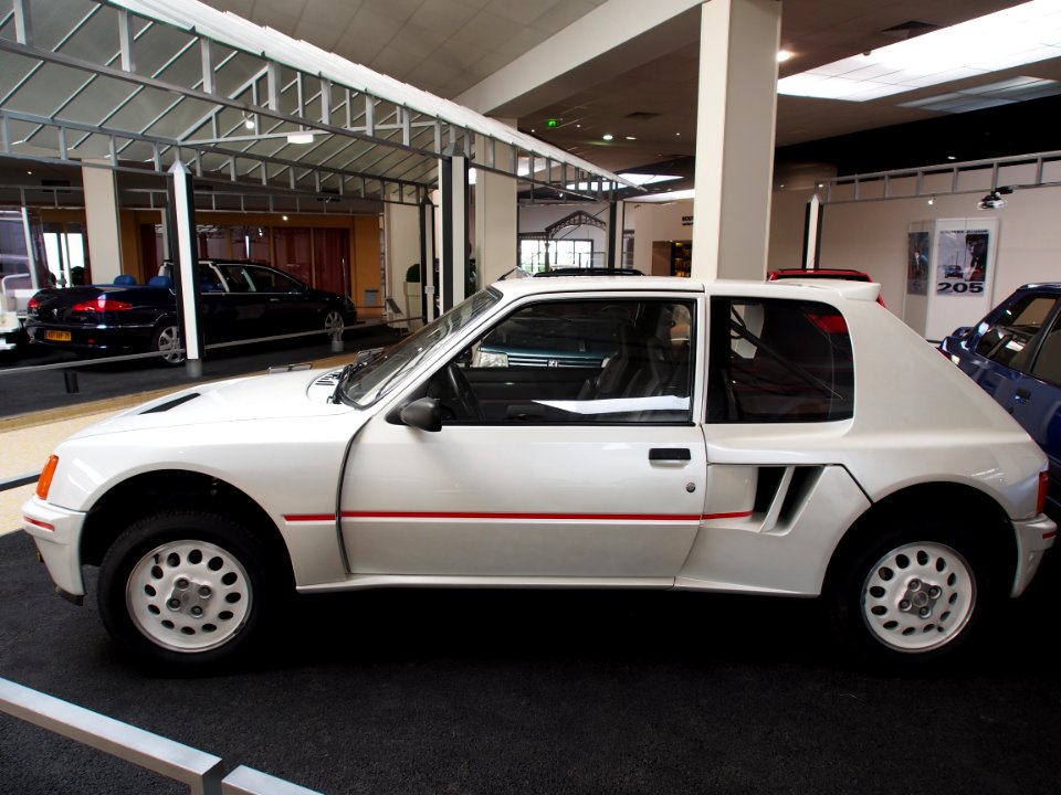 Peugeot 205 Turbo 16 photo 1