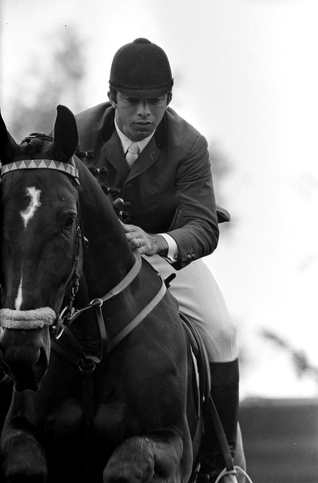 Pessoa in actie op het paard Feldherr, Bestanddeelnr 921-6371