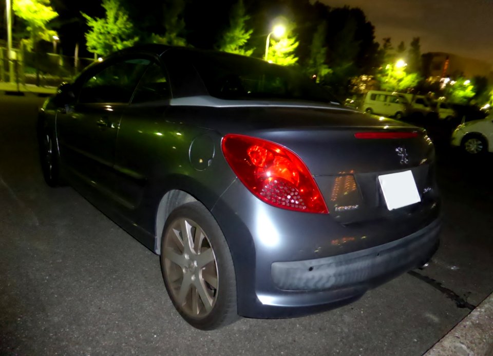 Peugeot 207CC at night rear