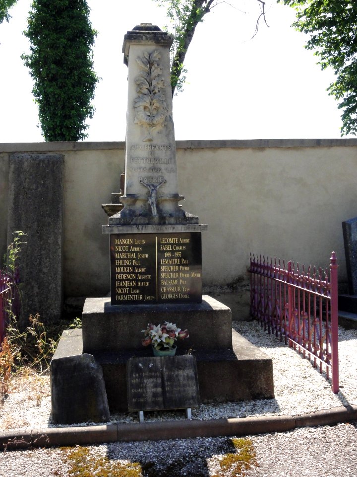 Pettonville (M-et-M) monument aux morts au cimetière (01)