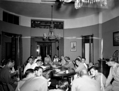 Persconferentie ten huize van luitenant-generaal S.H. Spoor, gezeten aan het ho…, Bestanddeelnr 10090