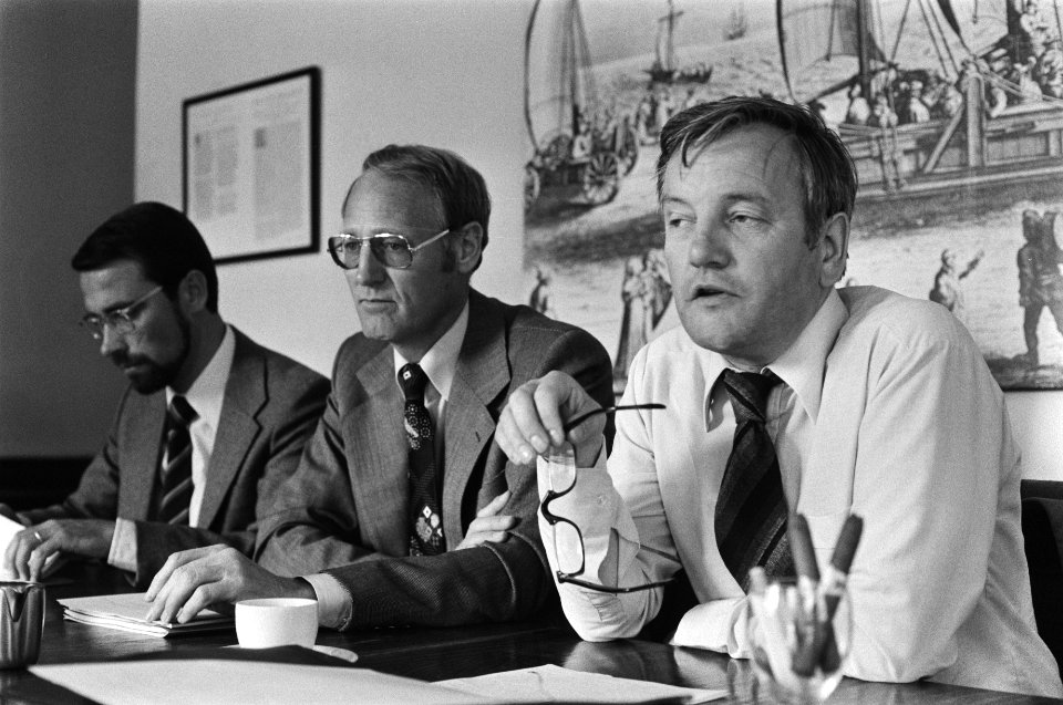 Persconferentie Stichting Zilveren Kruis in Nieuwspoort professor Van Halberstra, Bestanddeelnr 928-6492