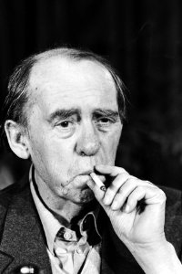 Persconferenties, schrijvers, portretten, Böll, Heinrich, Bestanddeelnr 932-5458