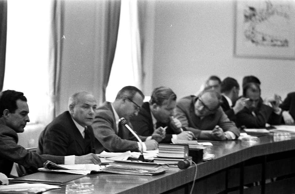 Persconferentie PvdA in Tweede Kamer , fractie-voorzitter drs. Den Uyl aan het w, Bestanddeelnr 920-1793