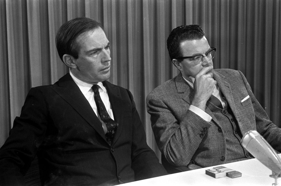 Persconferentie van dr. Bernard rechts dr. Greep, Bestanddeelnr 921-6087