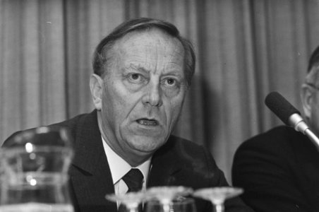 Persconferentie Philips n.a.v. jaarverslag voorzitter RvC C.J. van der Klugt, Bestanddeelnr 933-9046