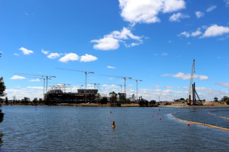 Perth Stadium construction and Swan River Pedestrian Bridge causeway, May 2016 02