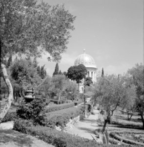 Perzische tuin van de Bahai Temple (Bahá’í Huis van Aanbidding) op het Karmelgeb, Bestanddeelnr 255-2094
