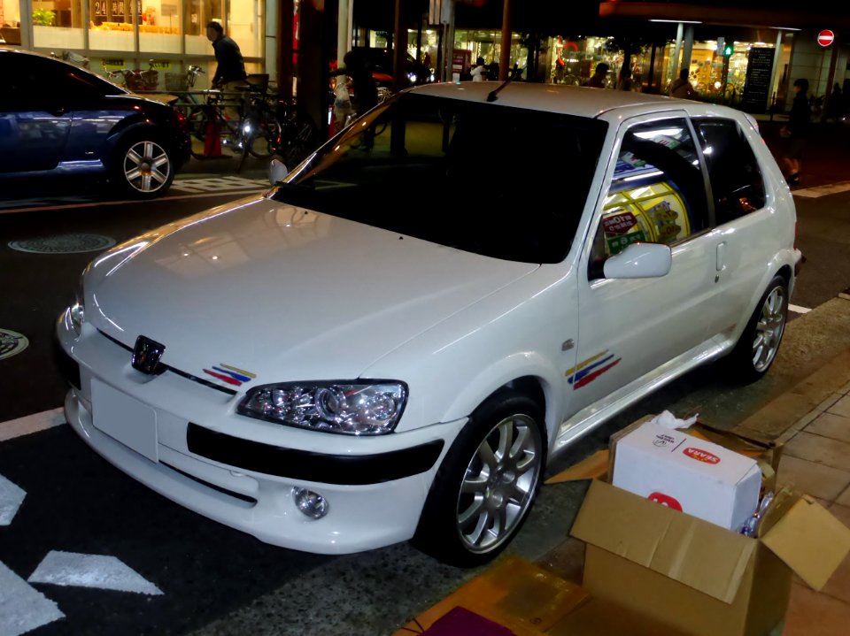 Peugeot 106 1.6 Rallye at night front