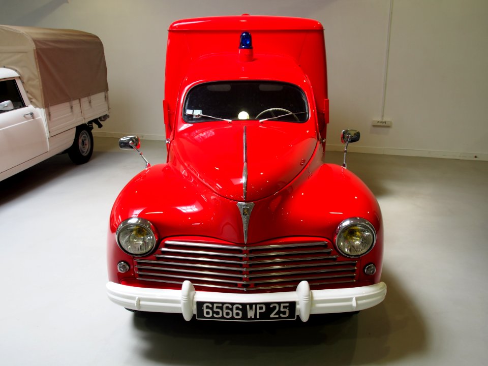 Peugeot 203 U8 Sapeurs Pompiers photo 4