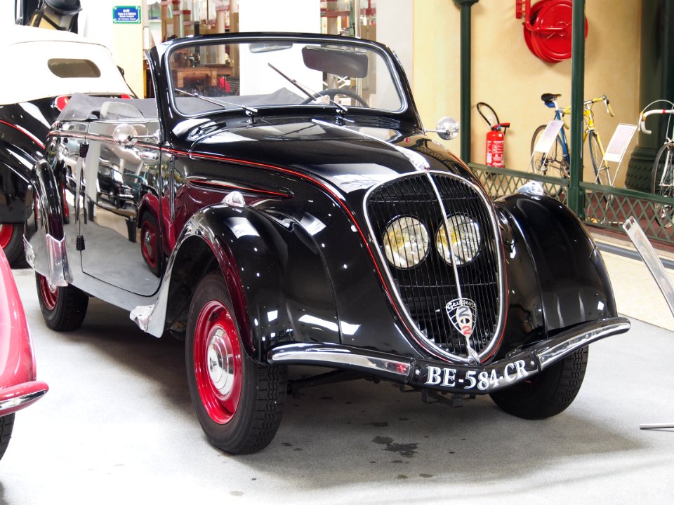 Peugeot 202 photo 1