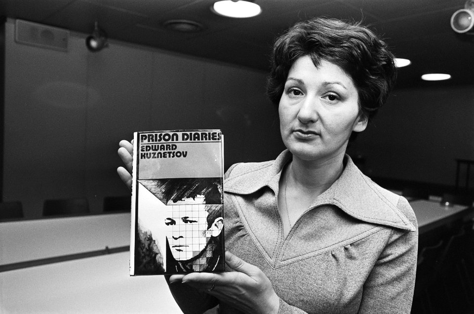 Persconferentie Sylva Zalmanson , echtgenote van Russische schrijver Edward Kuzn, Bestanddeelnr 929-5992