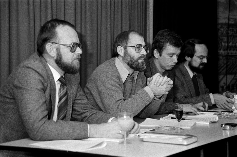 Persconferentie PvdA in Nieuwspoort, vlnr Buurmeier (2e Kamerlid), Van Velze, Bestanddeelnr 931-3270