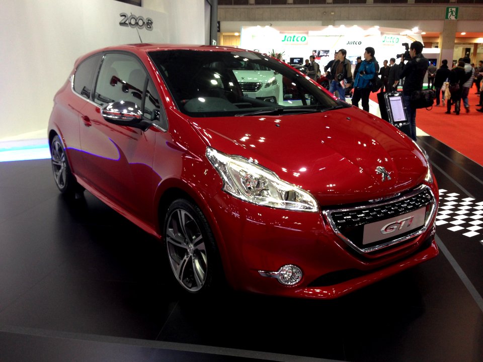Peugeot 208 GTi front - Tokyo Motor Show 2013