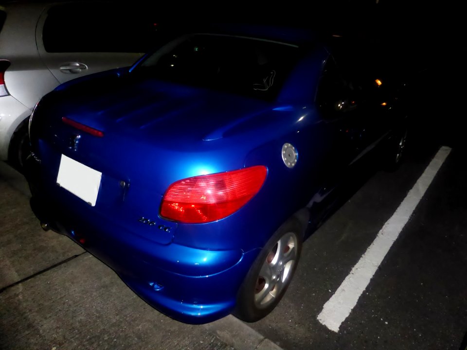 Peugeot 206CC at night rear