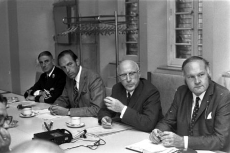 Persconferentie Samkalden over ontploffing Marbon in stadhuis A'dam A Baay , F, Bestanddeelnr 924-8123