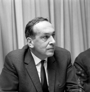 Persconferentie van de TROS (Televisie & Radio Omroep Stichting) in Nieuwspoort , Bestanddeelnr 918-5748