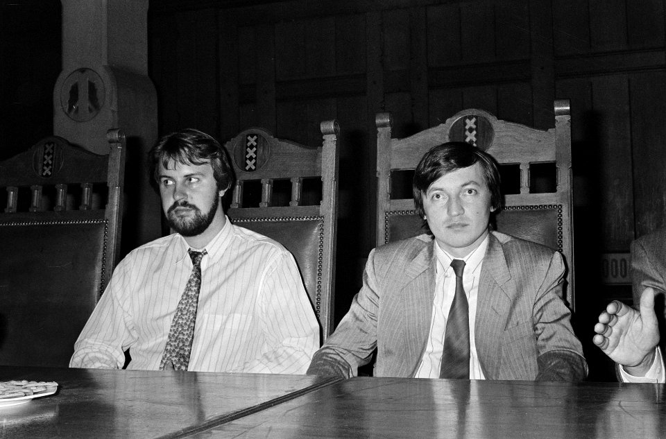 Persconferentie schakers Van der Wiel en Karpov (r) tijdens persconferentie, Bestanddeelnr 933-9650