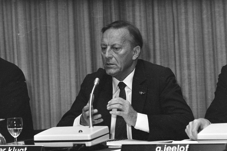 Persconferentie Philips n.a.v. jaarverslag voorzitter RvC C.J. van der Klugt, Bestanddeelnr 933-9044