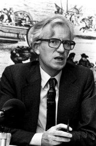 Persconferentie van de VARA in Nieuwspoort over de medianota André Kloos (VARA-, Bestanddeelnr 927-9552