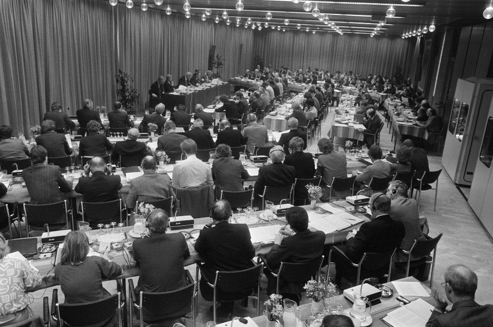 Persconferentie Philips n.a.v. jaarverslag overzicht persconferentie, Bestanddeelnr 933-9047