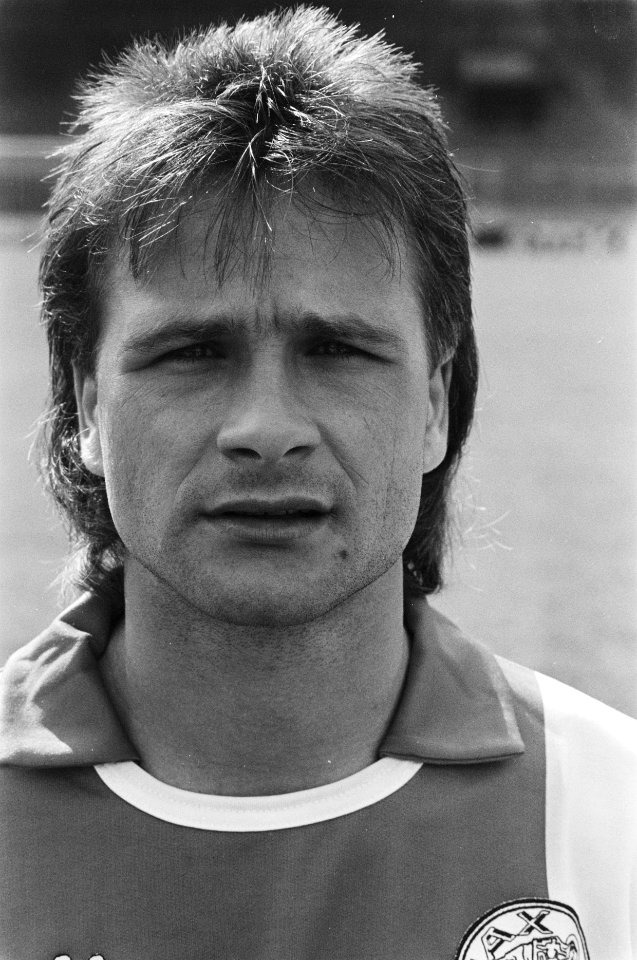 Persdag Ajax 11 Danny Blind , 12 Peter Boeve , 13 Johnny Bosman, Bestanddeelnr 934-0327