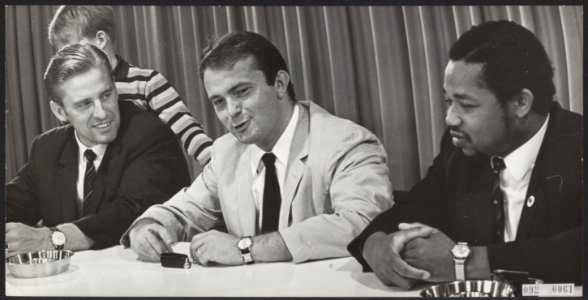 Persconferenties, omroepprogrammas, omroeporganisaties, Elkerbout B, Kloek J, , Bestanddeelnr 092-0061