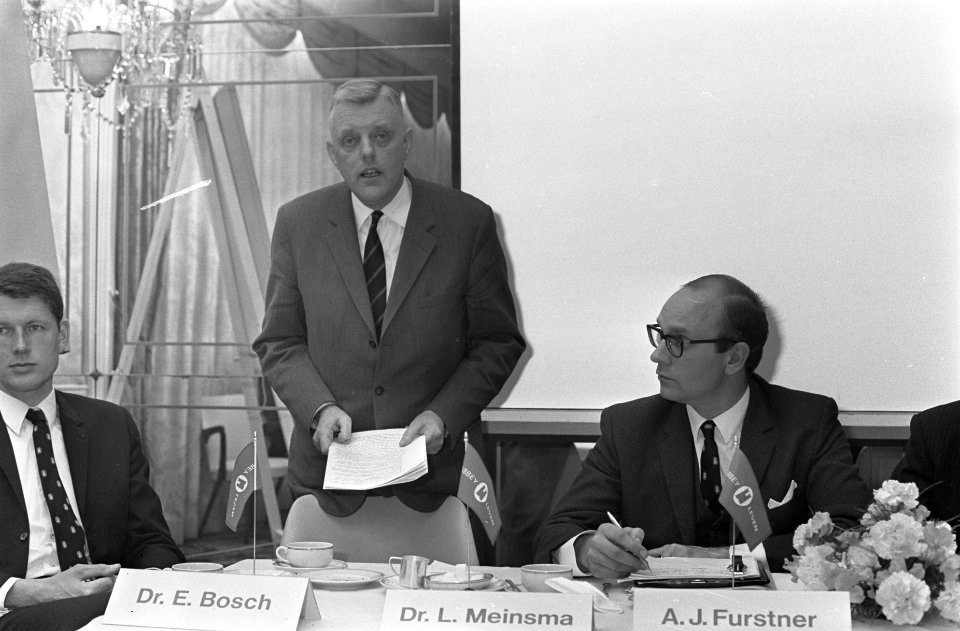 Persconferentie van verzekeringsmij Abbey Leven in Amsterdam, over wijziging, Bestanddeelnr 922-4842
