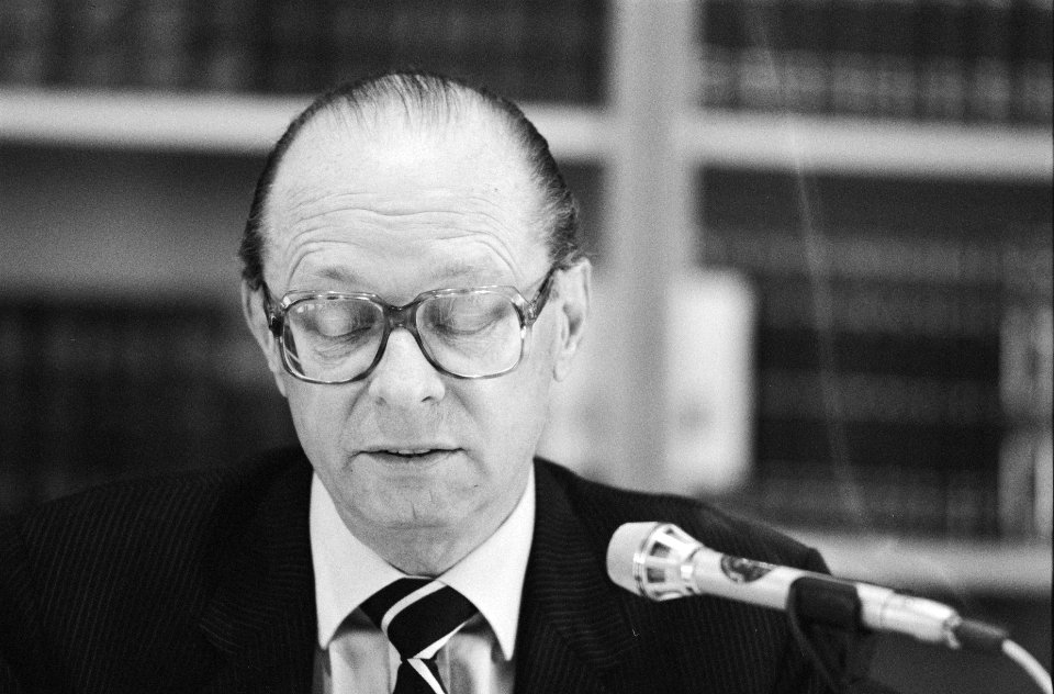 Persconferenties, jaarverslagen, bestuursvoorzitters, Vinken, P.J., Bestanddeelnr 934-4357
