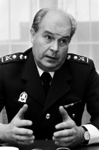 Persconferentie van hoofdcommissaris Valken van de Amsterdamse politie over zijn, Bestanddeelnr 932-4505