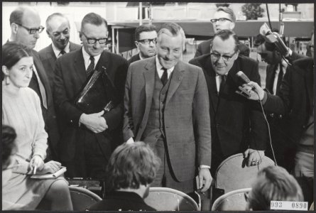 Persconferenties, vergaderingen, omroeporganisaties, Bestanddeelnr 093-0890