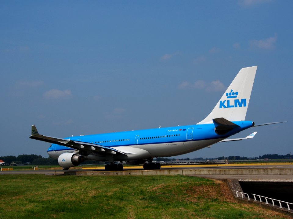 PH-AOB KLM Royal Dutch Airlines Airbus A330-203 - cn 686 pic5