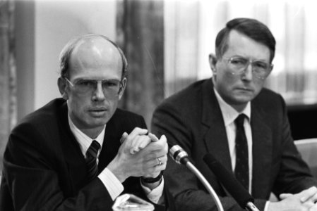 Persconferentie van Amfas ir. H.J.J. van Bussel en dhr. Jonkman (r), Bestanddeelnr 932-7829