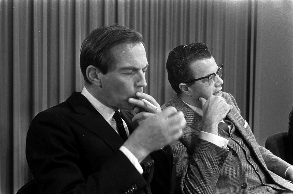 Persconferentie van dr. Bernard rechts dr. Greep, Bestanddeelnr 921-6086