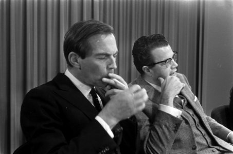 Persconferentie van dr. Bernard rechts dr. Greep, Bestanddeelnr 921-6086