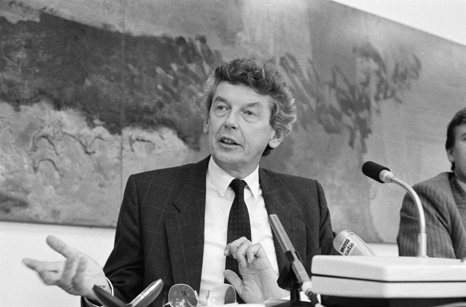 Persconferentie PvdA-fractieleider Wim Kok in verband met vertrek Harry van de B, Bestanddeelnr 934-0666
