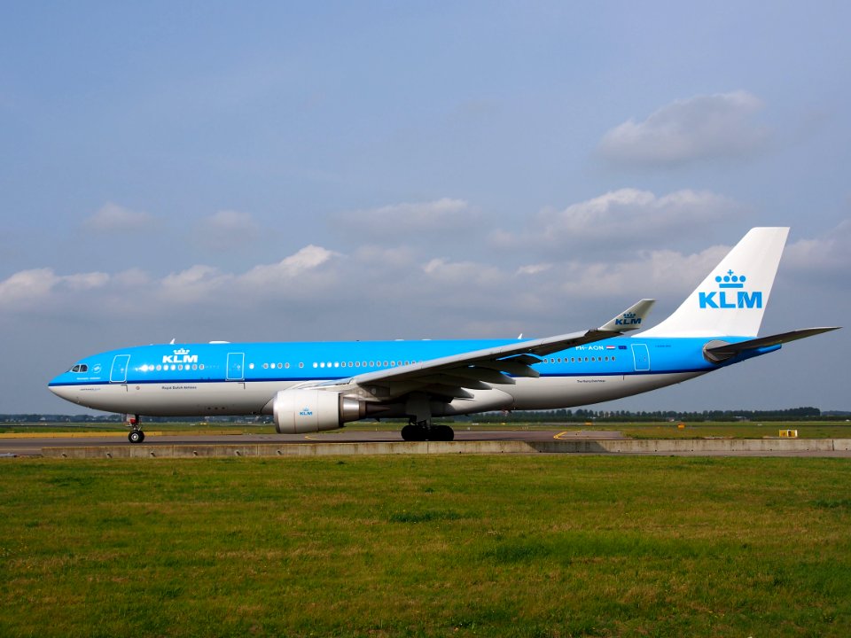 PH-AON KLM Royal Dutch Airlines Airbus A330-203 - cn 925 taxiing 14july2013 pic8